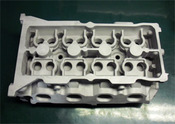 アルミ（AC4C-T6）砂型鋳造　シリンダーヘッド（自動車部品）　試作対応