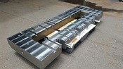 プレス機テーブル　ボルスタープレート　SS400　工作機械部品　大型機械加工　マシニング切削加工