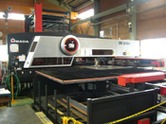 3台のレーザー・タレパン複合加工機による５Ｘ10サイズ高速加工