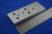 材質A5052（a5052）　硬質アルマイト処理　穴公差-0.005/-0.015　しまり嵌め　産業用ロボットのアルミ精密部品 