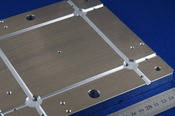 溝加工　穴加工　材質A5052（a5052）　液晶製造装置関連のアルミ精密部品