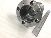 工作機械向けハウジング　鉄（S45C）　外径溝加工　内径貫通深穴加工　同芯度0.01、直角度0.01