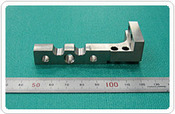 半導体関連部品　ステンレス（SUS304）　マシニング切削加工　直角度±0.02　