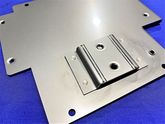壁用板部品　スポット溶接　レーザープレス複合加工　バリ取り加工　SUS340 2B（2.0mm）