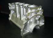 アルミ（AC4C-T6）砂型鋳造　シリンダーブロック（自動車部品）　試作対応