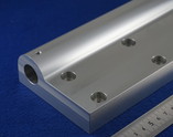 上面一部Ｒ加工　貫通穴　材質A5052(a5052)　　液晶製造装置関連のアルミ精密部品