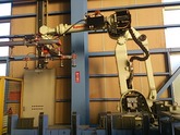 ロボット供給機付セミオートシャーリング設置しています。