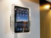 業務用『iPad盗難防止展示スタンド』～TABLETY～（壁面タイプ）